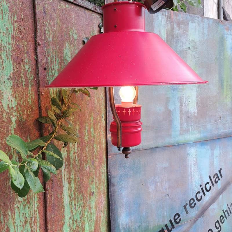 Lámpara metálica de techo, estilo&nbsp;ochentero